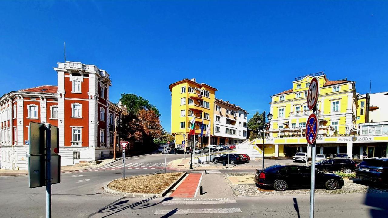 Old Town City Center Apartment Ruse Esterno foto