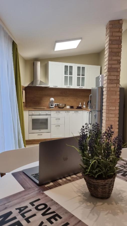 Old Town City Center Apartment Ruse Esterno foto