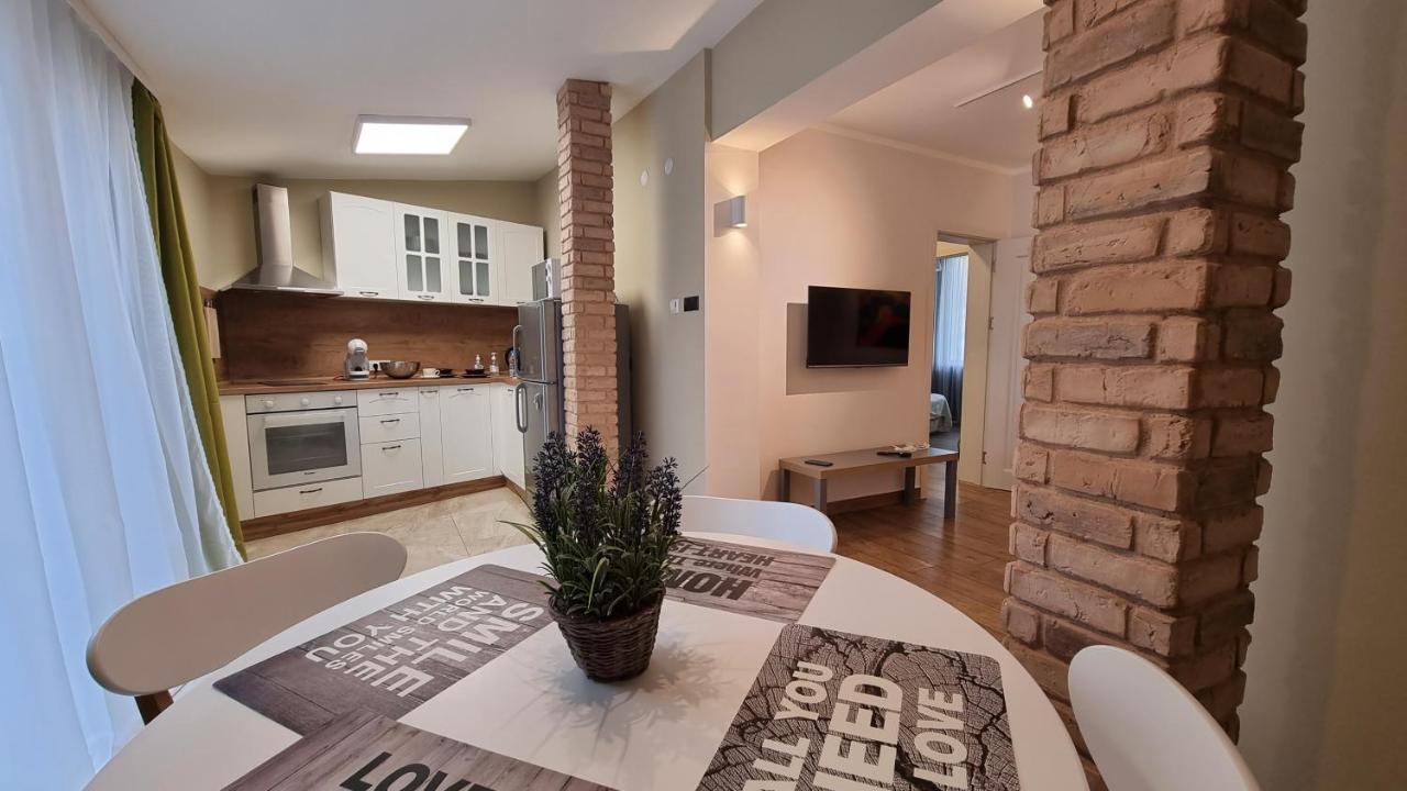 Old Town City Center Apartment Ruse Esterno foto